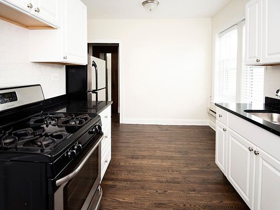 3rd image of 3819-21 N Greenview Ave #3819.5-3W