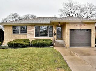 1009 Robinhood Ln, La Grange Park, IL