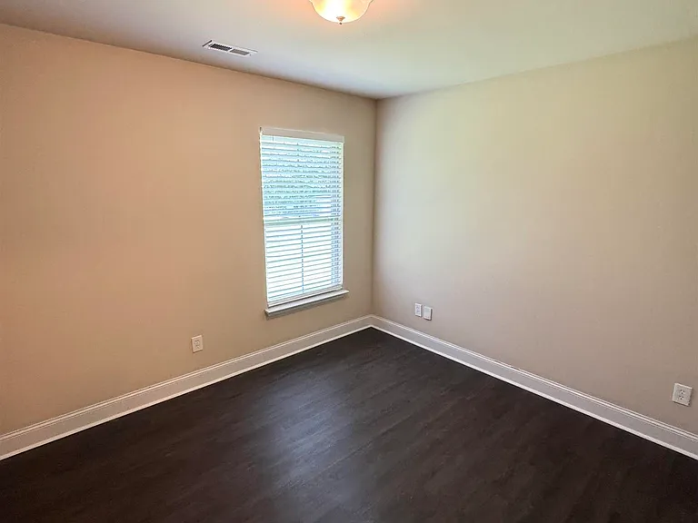 202 Ashbrook Cir — Photo 16