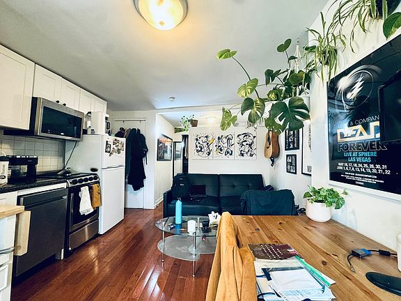 4th image of 518 E 6th St APT 14