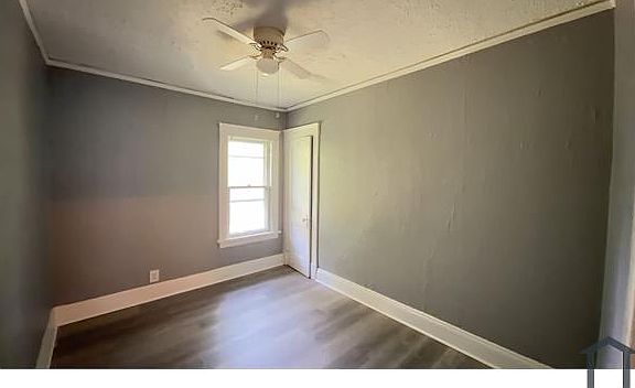 5th image of 858 E 141st St