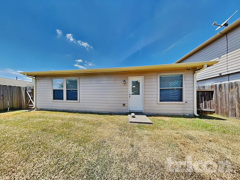 8927 Summer Valley Ln — Photo 15