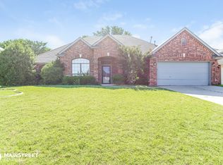 2624 E Hills Dr, Moore, OK 73160
