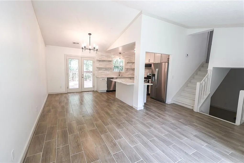 3 bed, 2.0 bath, 1350 sqft, $2,650 — Photo 4