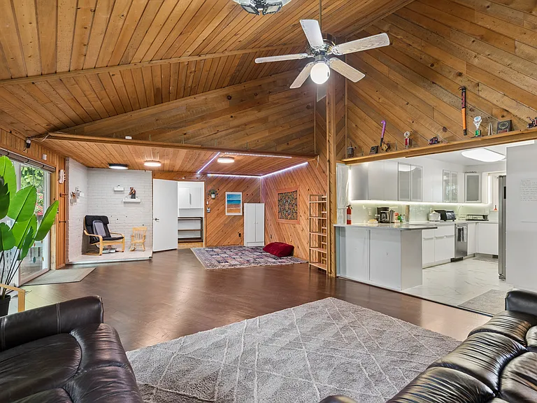 3573 NE Olympic St — Photo 20