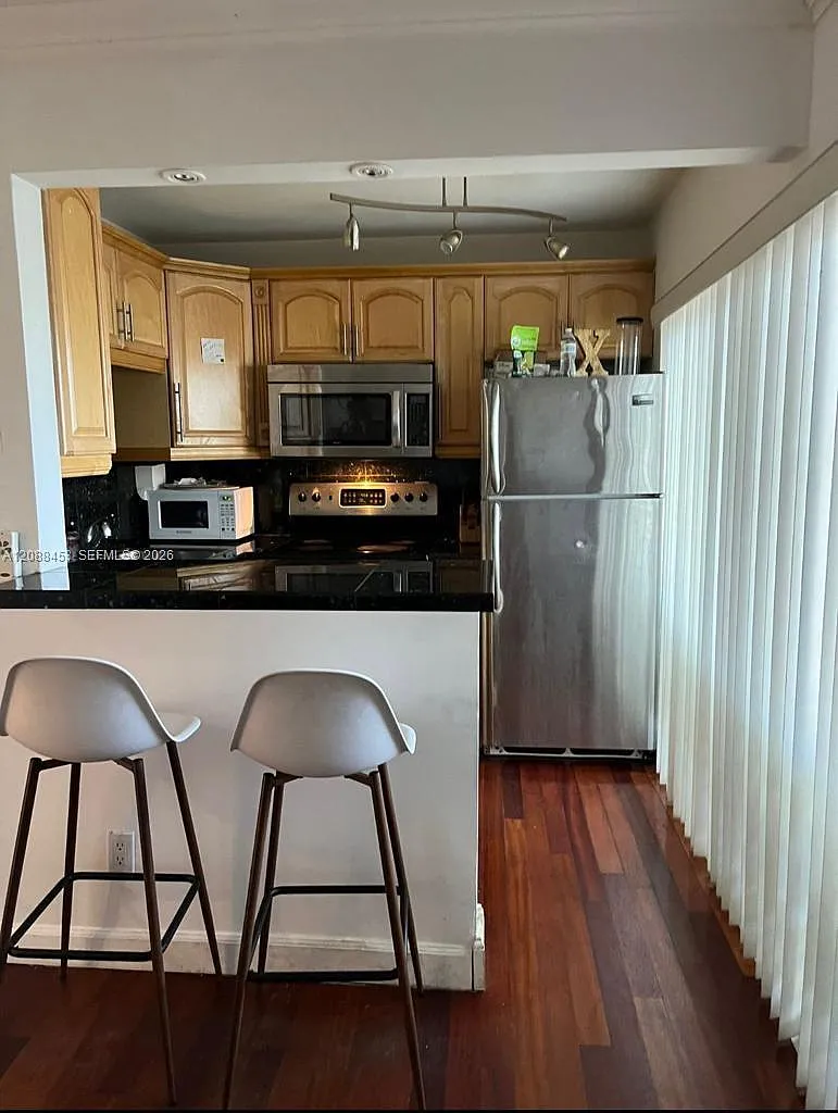 West Trade Condo — Photo 2