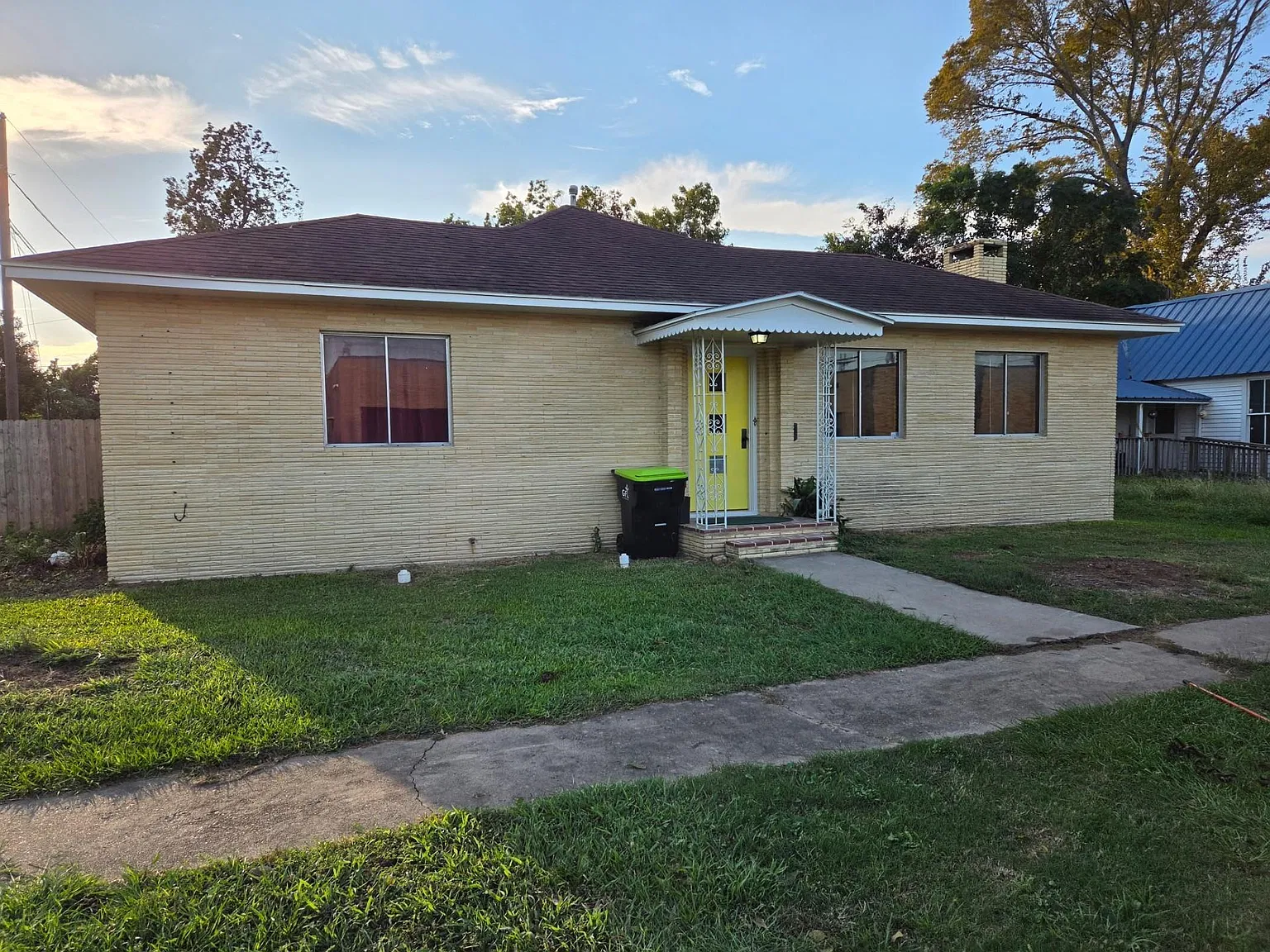 3 bed, 2.0 bath, 1781 sqft, $1,800 — Photo 1