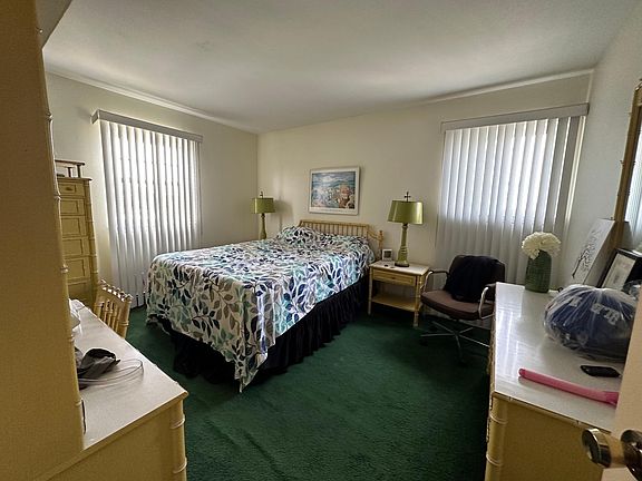 4th image of 2 Pleasant View Dr