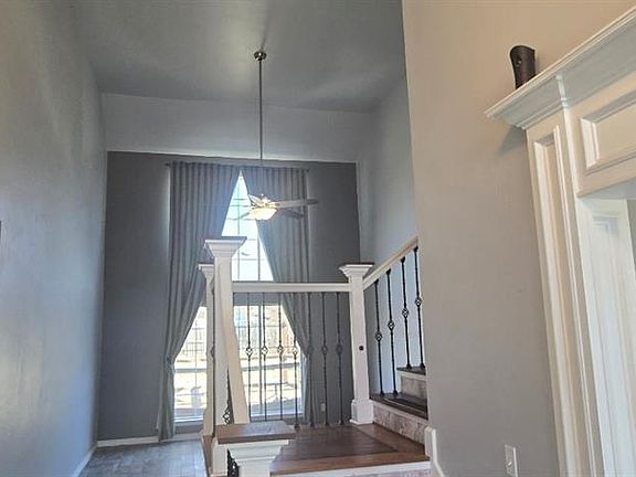 3rd image of 2725 Brenton Dr