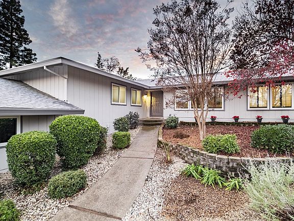 3rd image of 5039 Primrose Dr