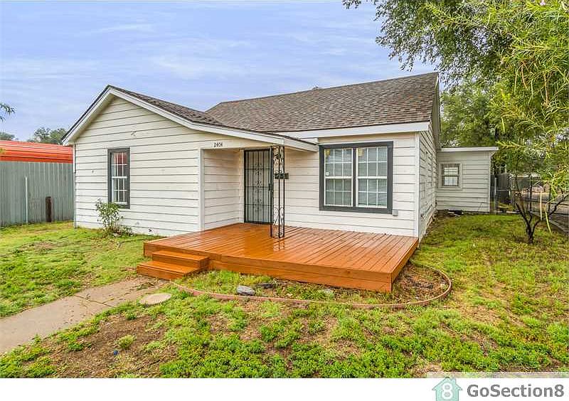 1st image of 2404 Canyon Dr