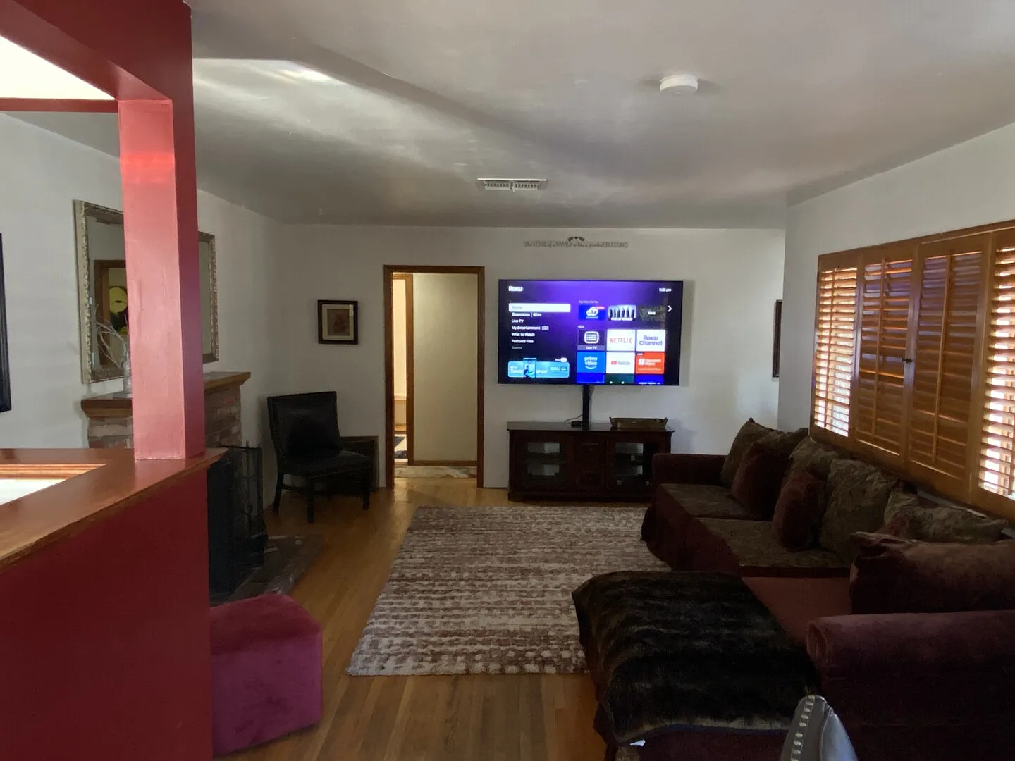 Tarzana 2 Bed 1 Bath — Photo 2