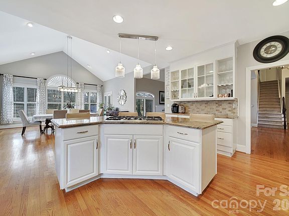 2nd image of 450 Serendipity Dr