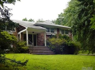 5 Wheatly Rd, Glen Head, NY 11545