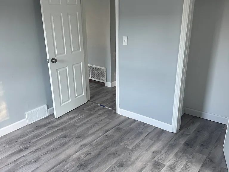 6305 N Wayne Rd — Photo 11