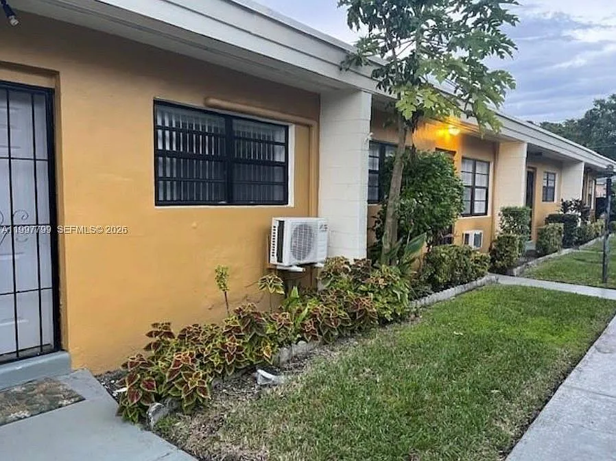 Building Photo - 1845 Pembroke Rd #1