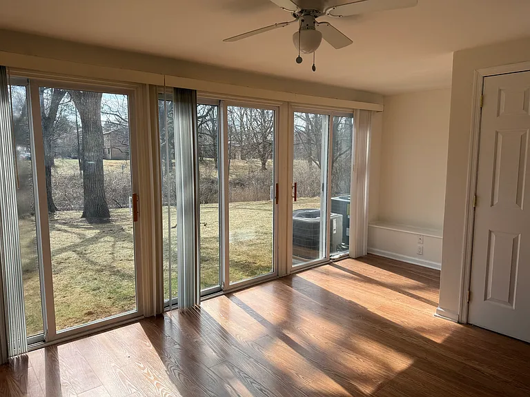 346 New Market Ct — Photo 6