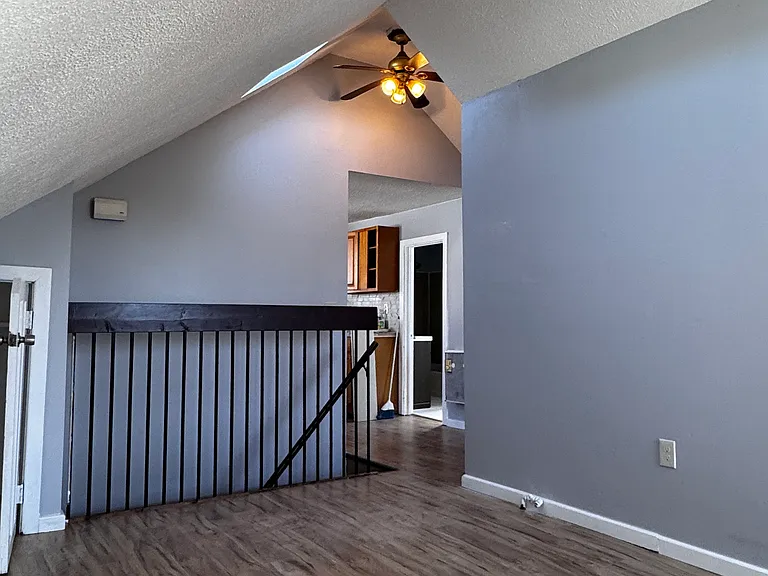 18 W Pearl St #3 — Photo 2