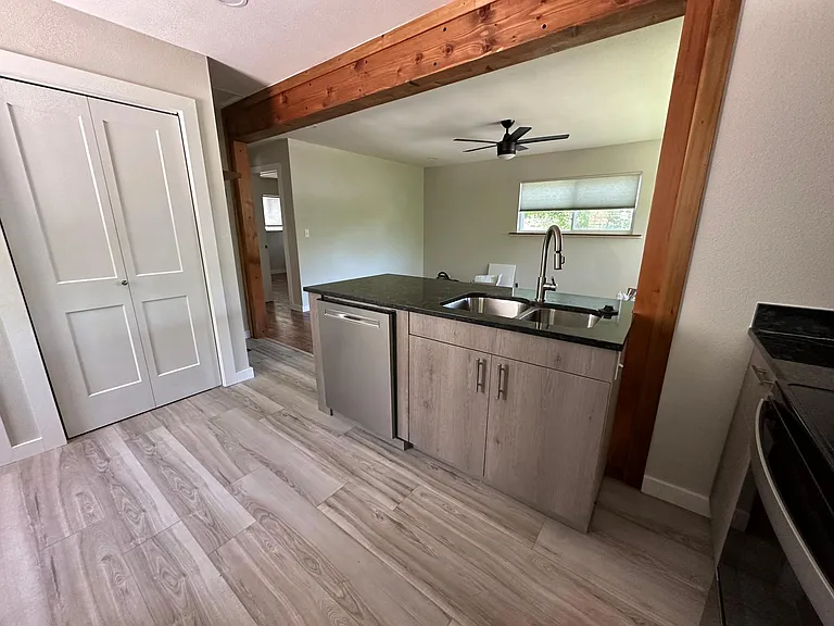 3325 S Sergeant Ave — Photo 9
