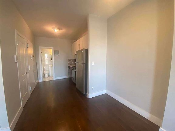 4th image of 320 E 126th St #5A