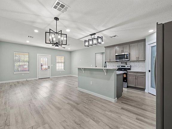 4th image of 2505 Stewart Dr
