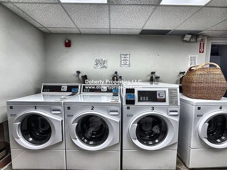 23-33 Middle St #4 — Photo 8