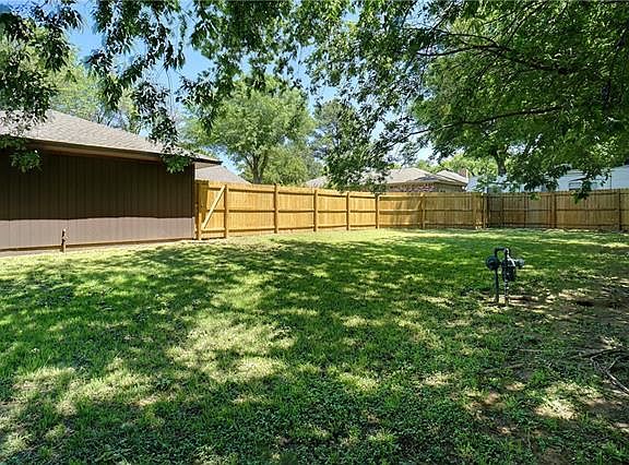 3rd image of 832 Sandpiper Dr