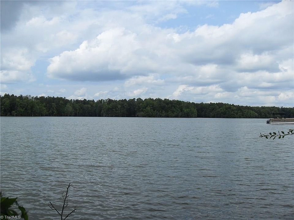 2nd image of 387 Emerald Isle Ct