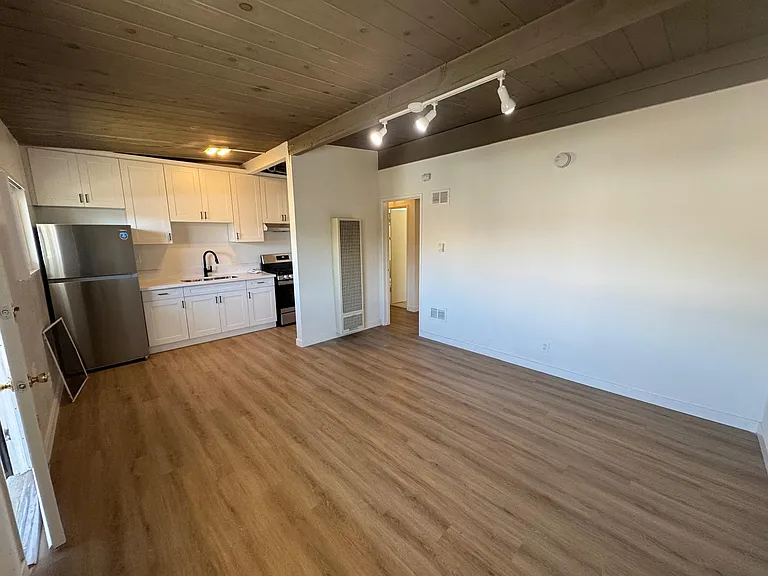 6447 N Figueroa St #H — Photo 1