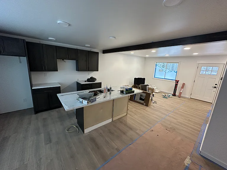 Center Ln — Photo 4