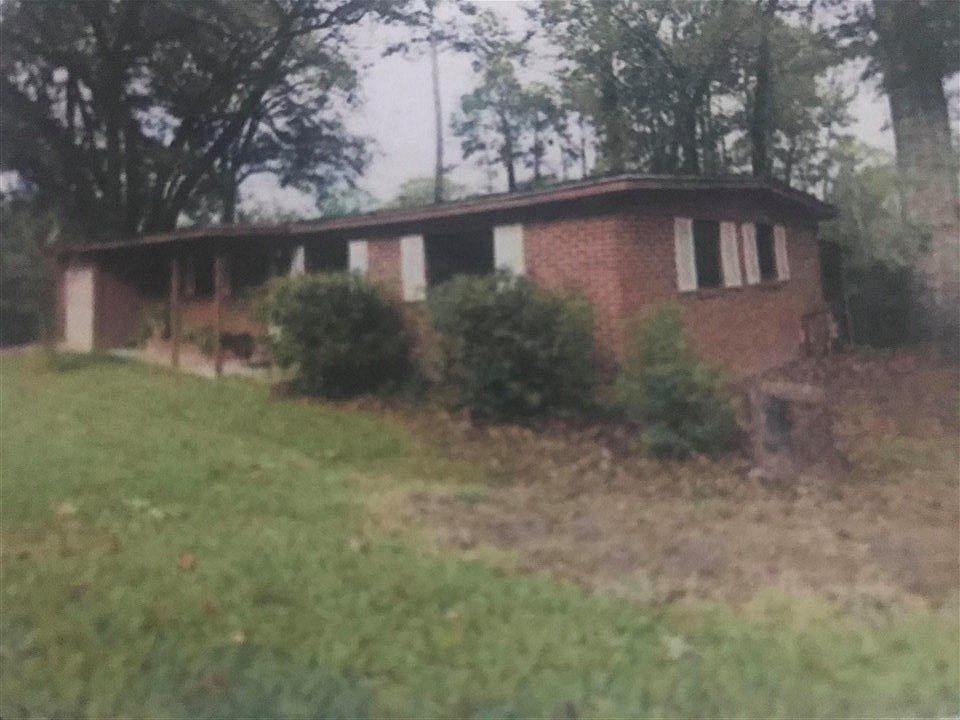 1st image of 900 Willow Ave