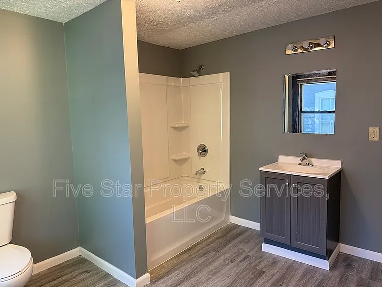 229 W Allen St — Photo 11