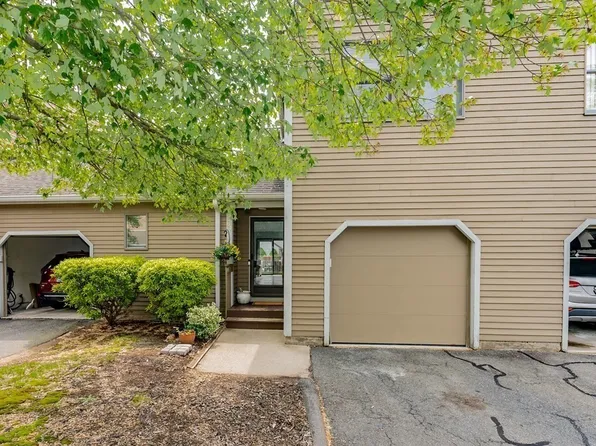 61 Elm Mdws #61, Enfield, CT 06082