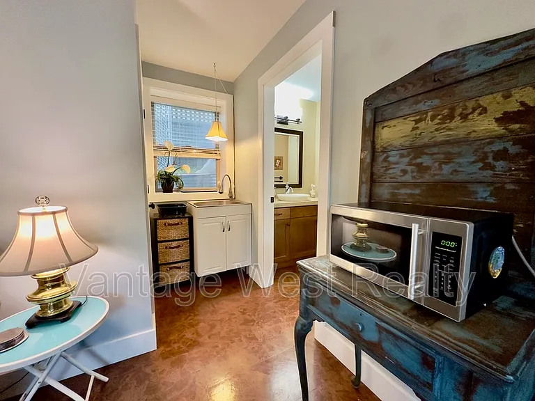 756B Wardlaw Ave — Photo 4