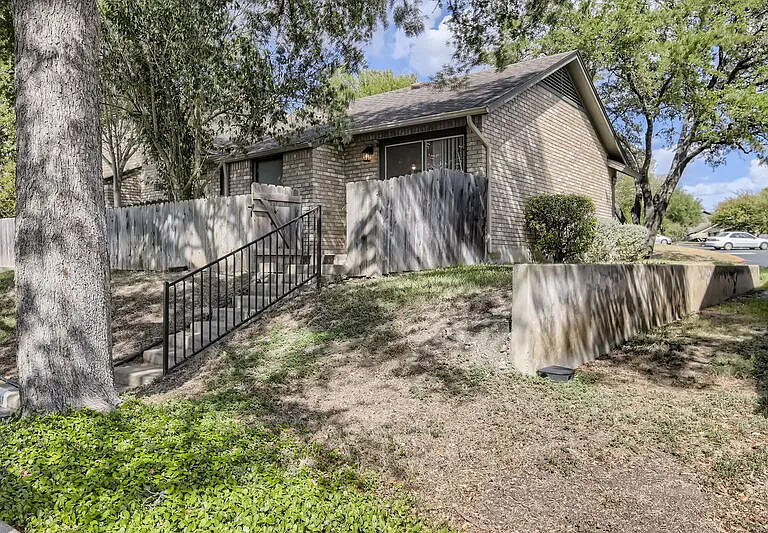 1015 E Yager Ln #141 — Photo 28