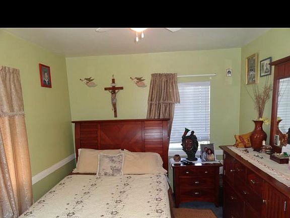 1st room 
