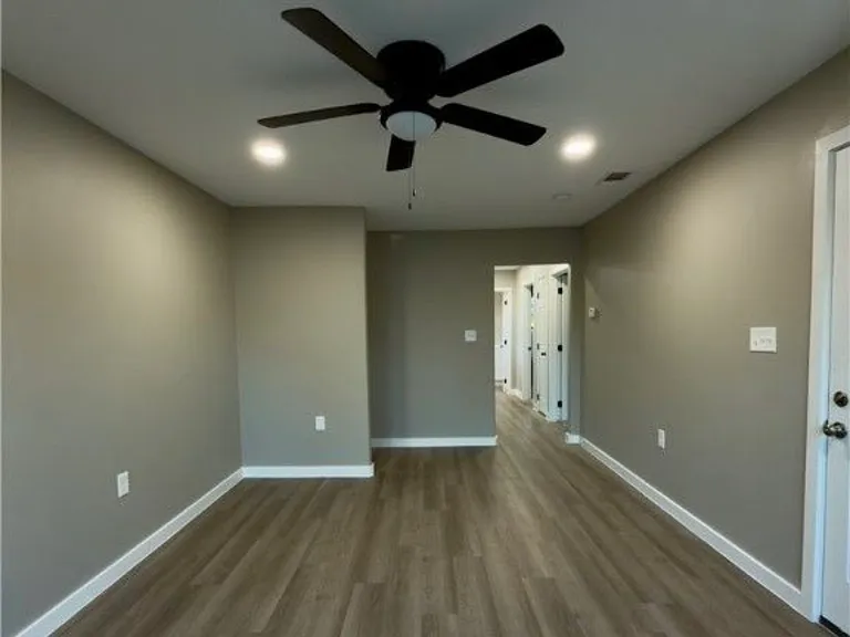 1312 E Anaqua Ave — Photo 2