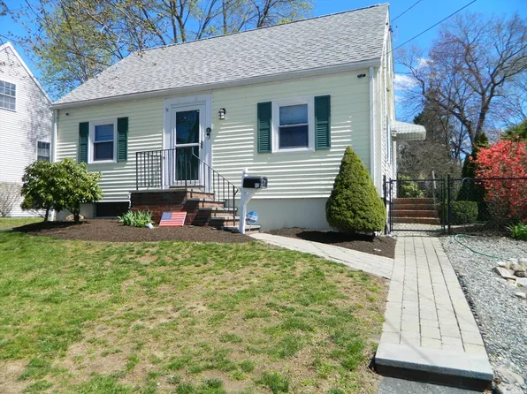 12 Briarwood Trl, Weymouth, MA 02188