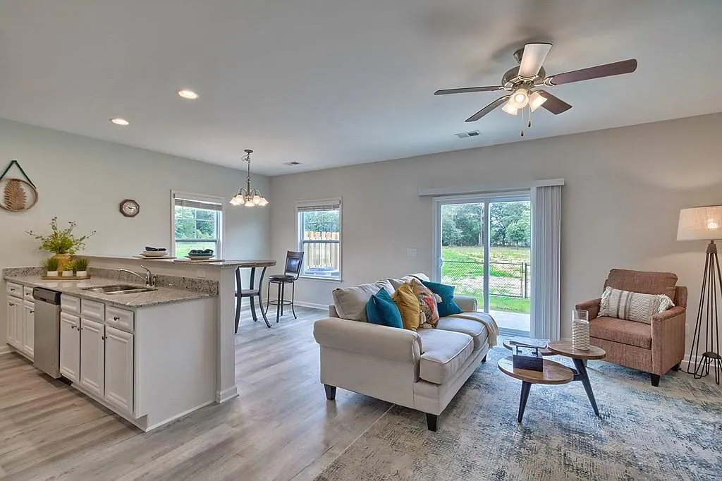 3 bed, 2.5 bath, 1592 sqft, $1,850 — Photo 3