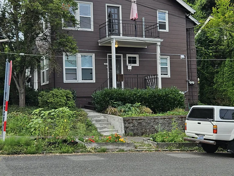 3315 E Howell St — Photo 1