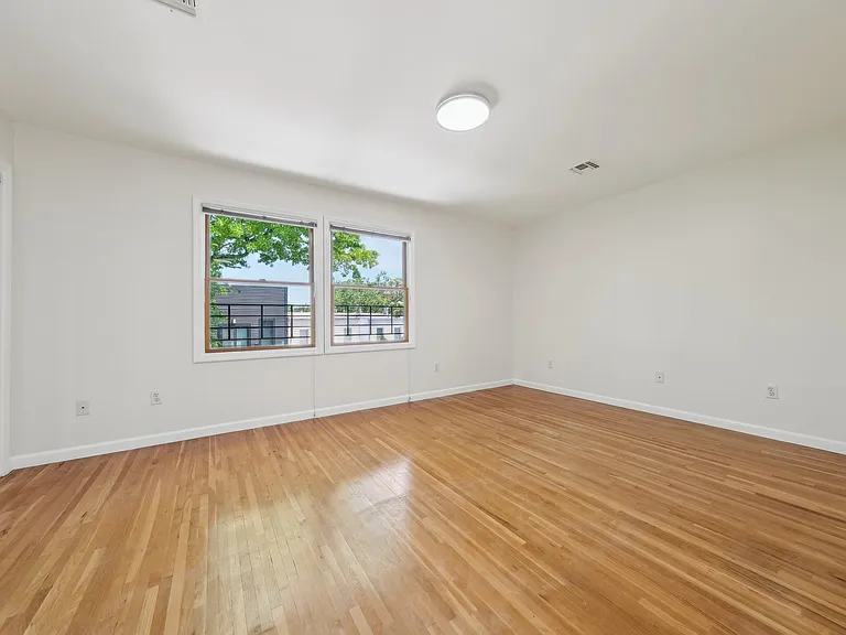 68 Lincoln St #2 — Photo 12