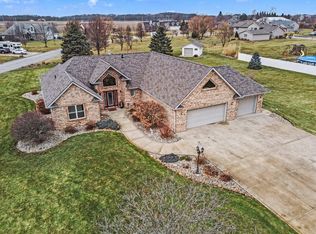 210 W Windy Oak Dr, Hebron, IN 46341