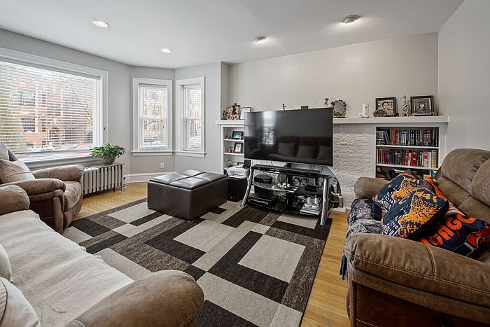 1st image of 5914 N Artesian Ave APT 1