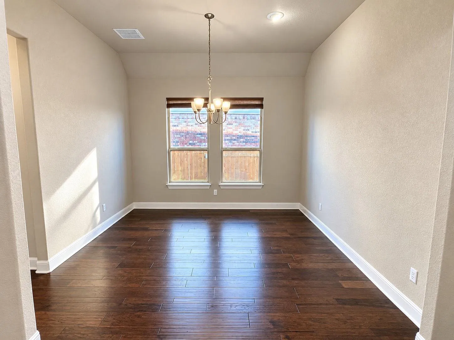 4 bed, 3.0 bath, 2229 sqft, $2,349 — Photo 4