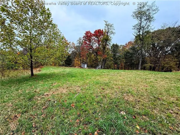 15374 Redmond Ridge Rd, Gallipolis Ferry, WV 25515