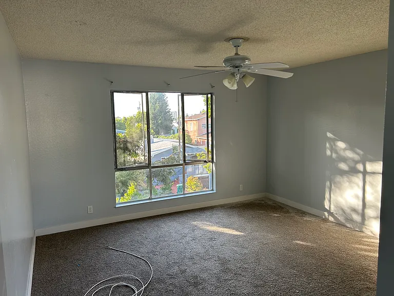 North Lake Tower — Photo 26