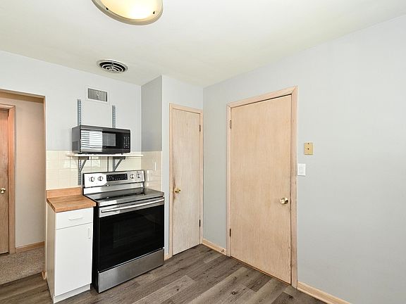 4th image of 8906 W Burleigh St #8908