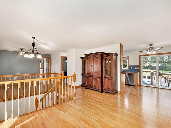 4th image of 717 Grand Rapids St