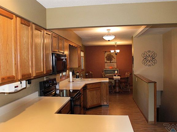 4th image of 613 N Roosevelt Ave