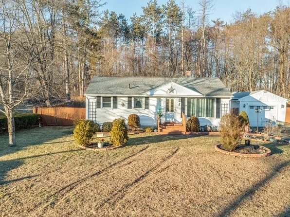 1 Hollywood St, South Hadley, MA 01075